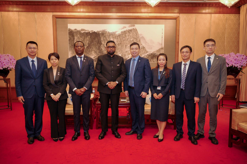 陈观福会见圭亚那总统合影.jpg