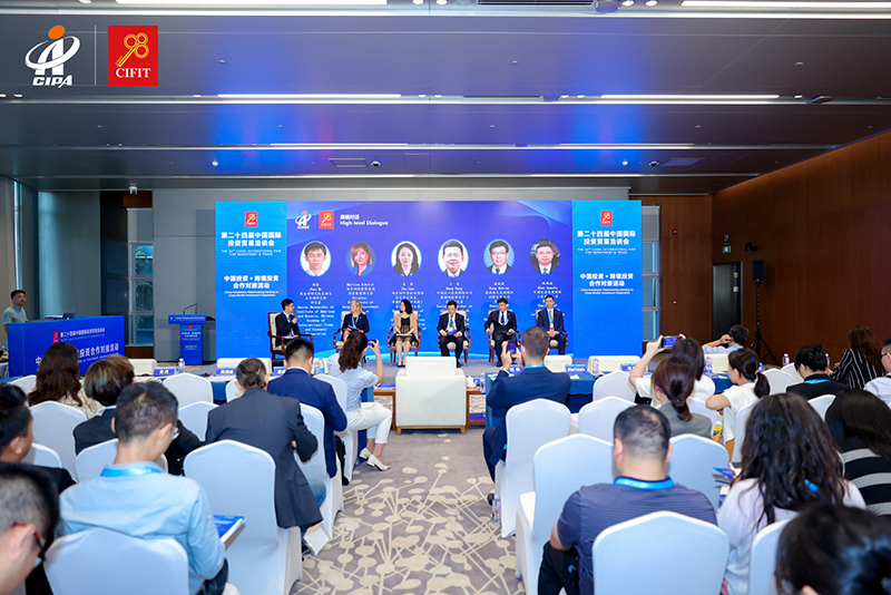 陈观福代表中国电建参加第二十四届中国国际贸易投资洽谈会 (4).jpg