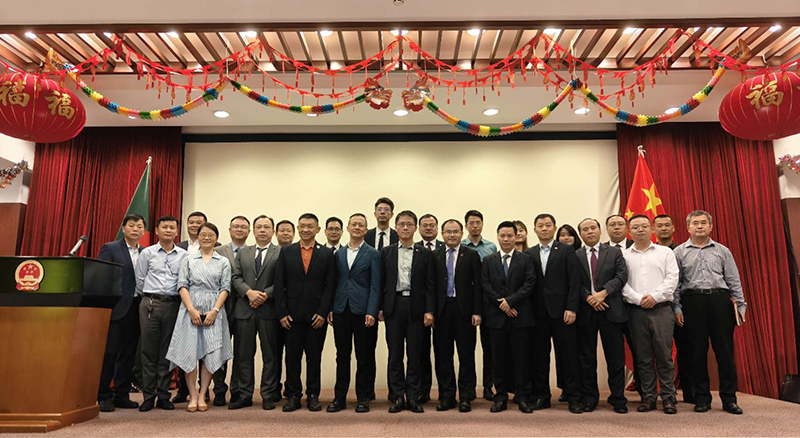 图片1-第八届理事单位代表同参赞合影.jpg