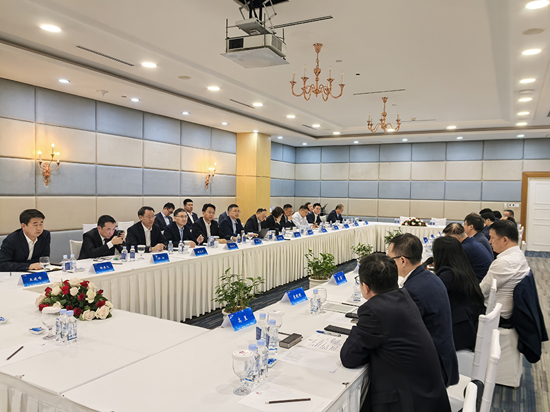 召开成员企业座谈会.jpg