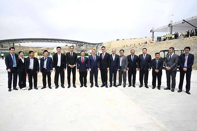 库区总理与电建和Dabin代表合影.jpg