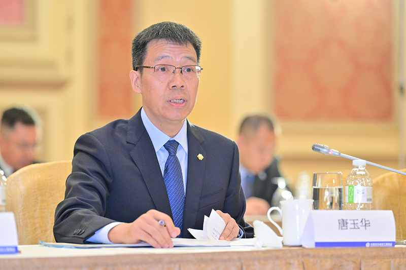 03 八届四次会长会.jpg