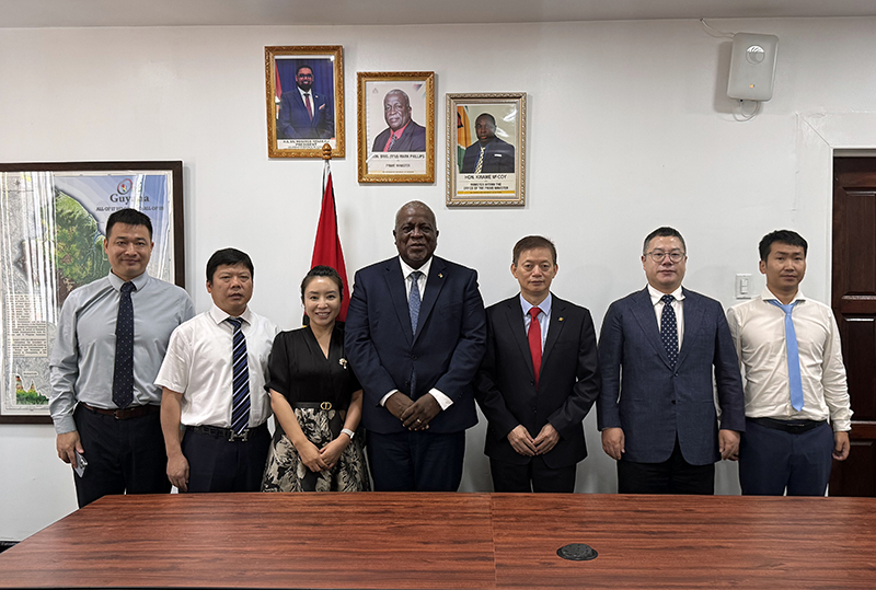 1. 张国来一行与圭亚那总理会晤.jpg
