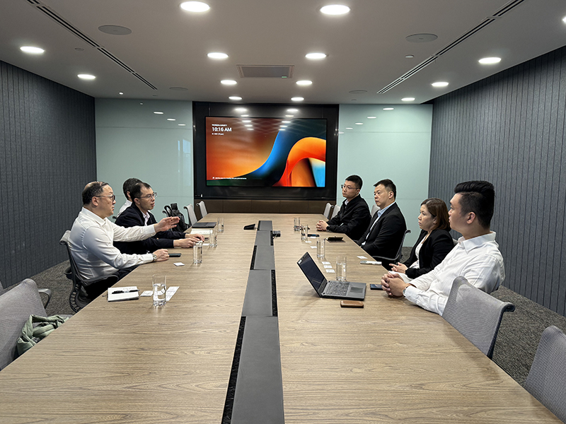 图片2 与吉宝会谈.jpg