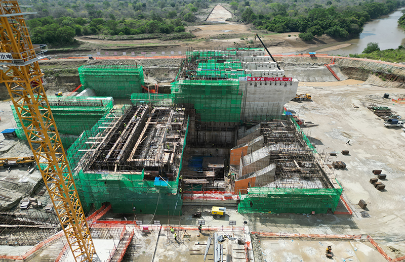 发电厂房、溢洪道施工.png