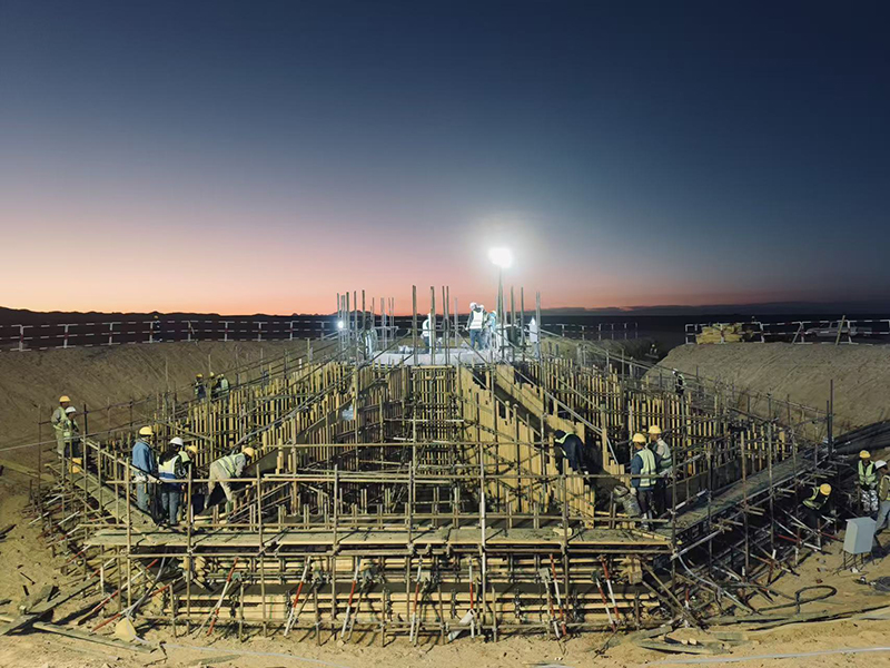 2.3 夜晚浇筑.jpg