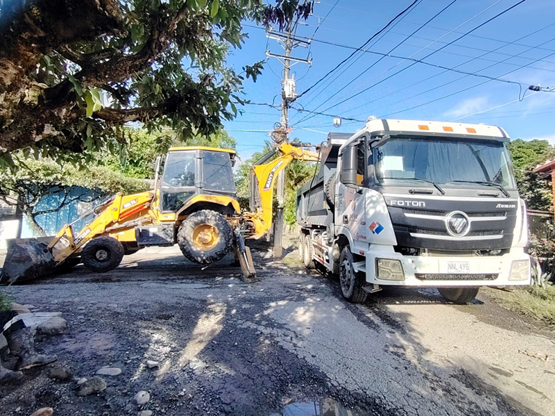 救灾小组道路清障 (4).jpg