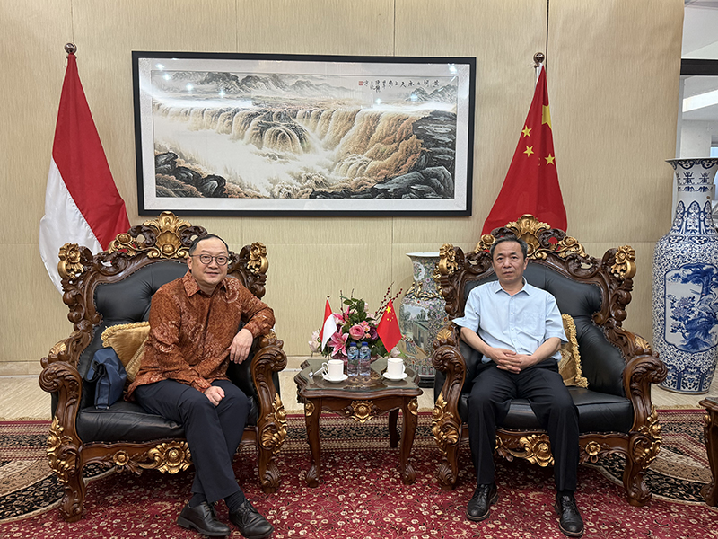 拜会李洪伟公参照片.jpg